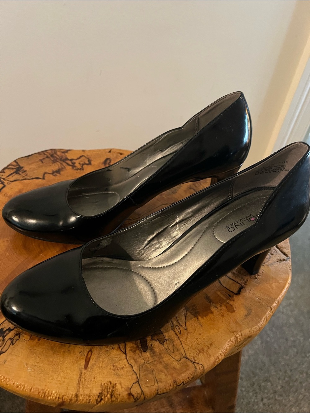 Bandolino Black Patent Leather Mid Heel Pumps